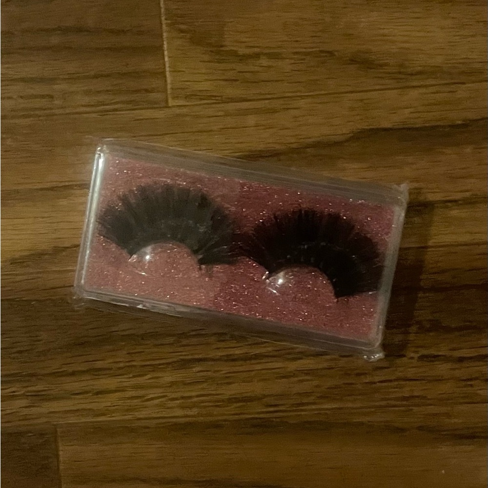 Lashes for women (eyelashes)
